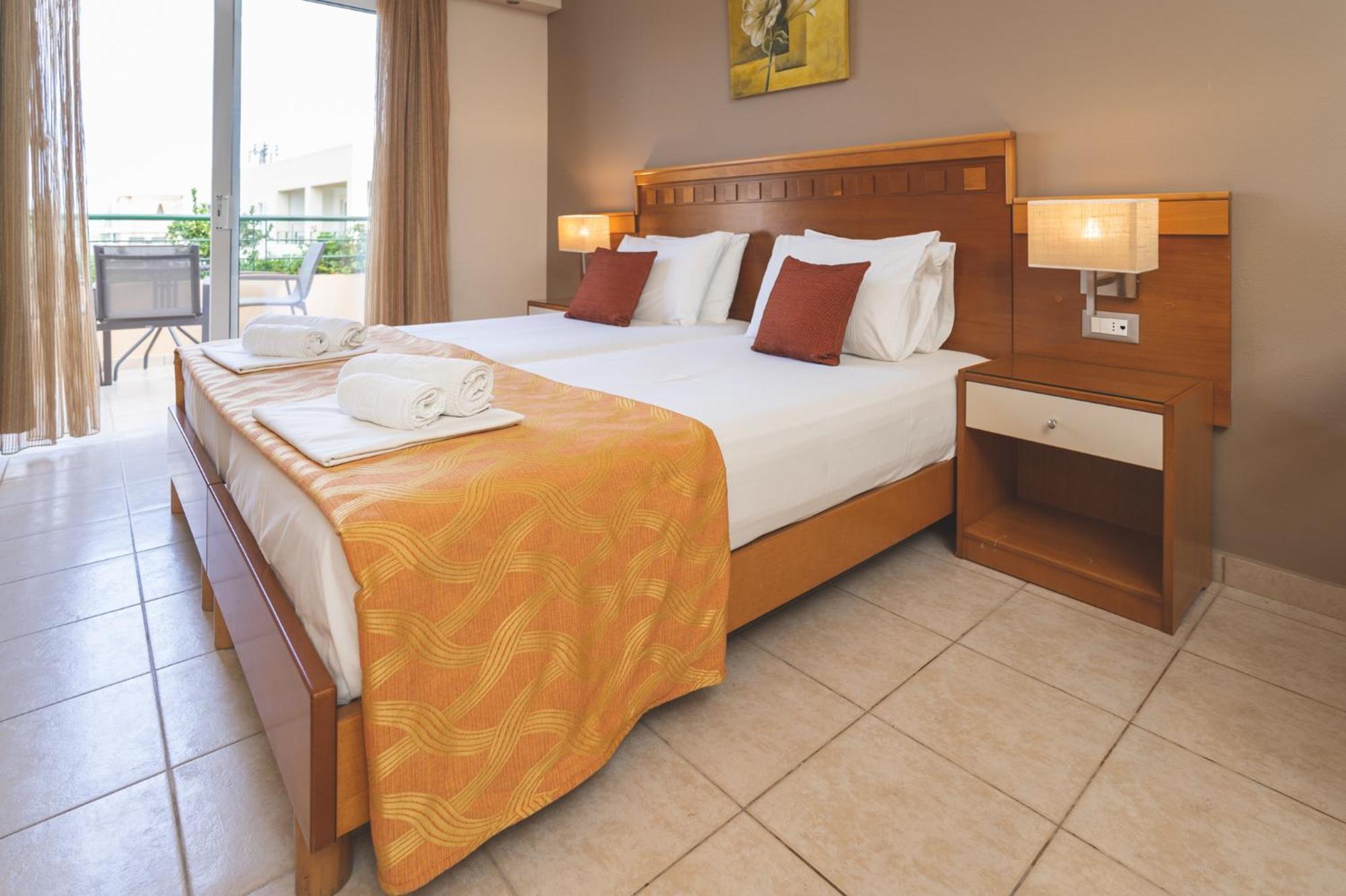 Helios Apartments คาโตดารัตโซ ห้อง รูปภาพ