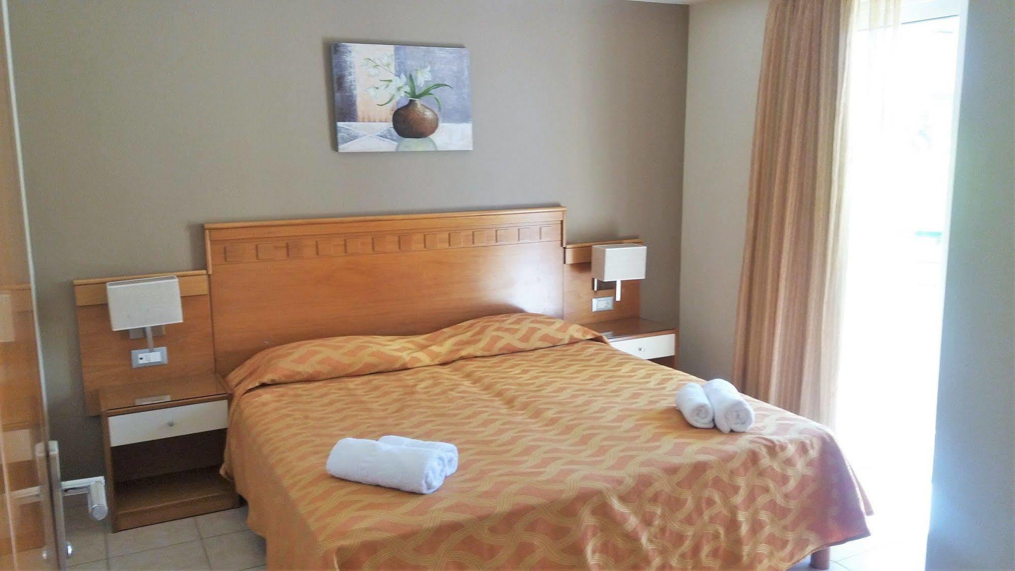 Helios Apartments คาโตดารัตโซ ภายนอก รูปภาพ
